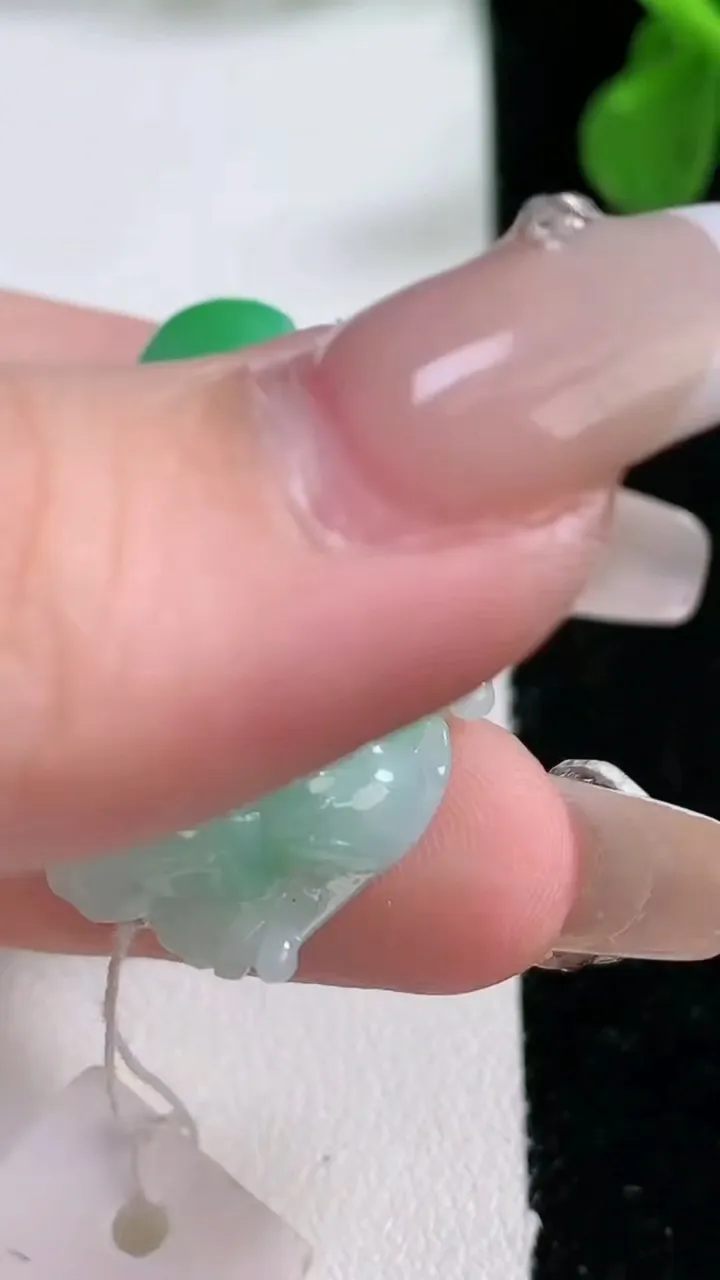 天然A货翡翠貔貅吊坠，尺寸34-20.3-11.8，重量:16.58g
1月2日