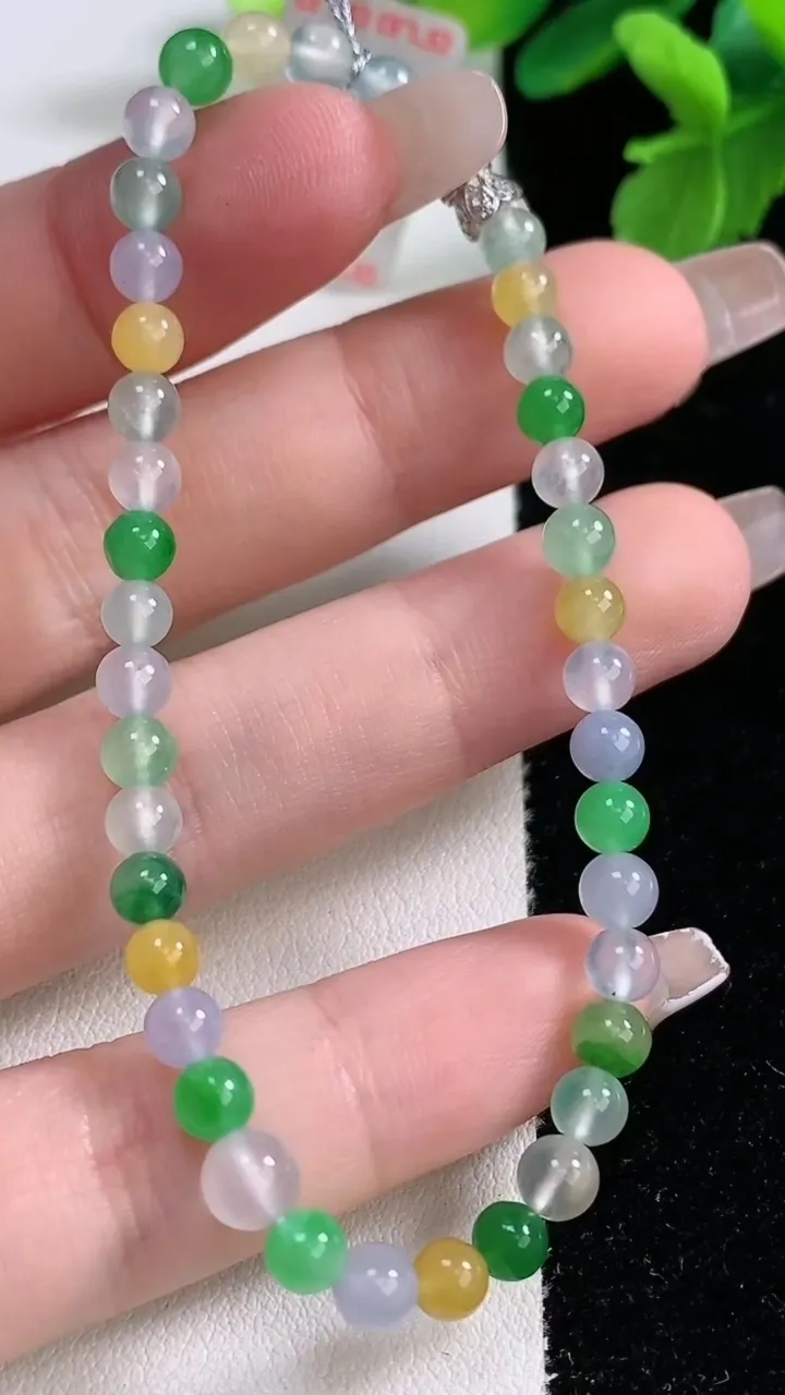天然A货翡翠种四彩小米圆珠手串39颗，尺寸4.6，重量:7.10g1月2日
工厂直销收藏佳品,种好水足，色泽均匀，有种有色，上手高大气！