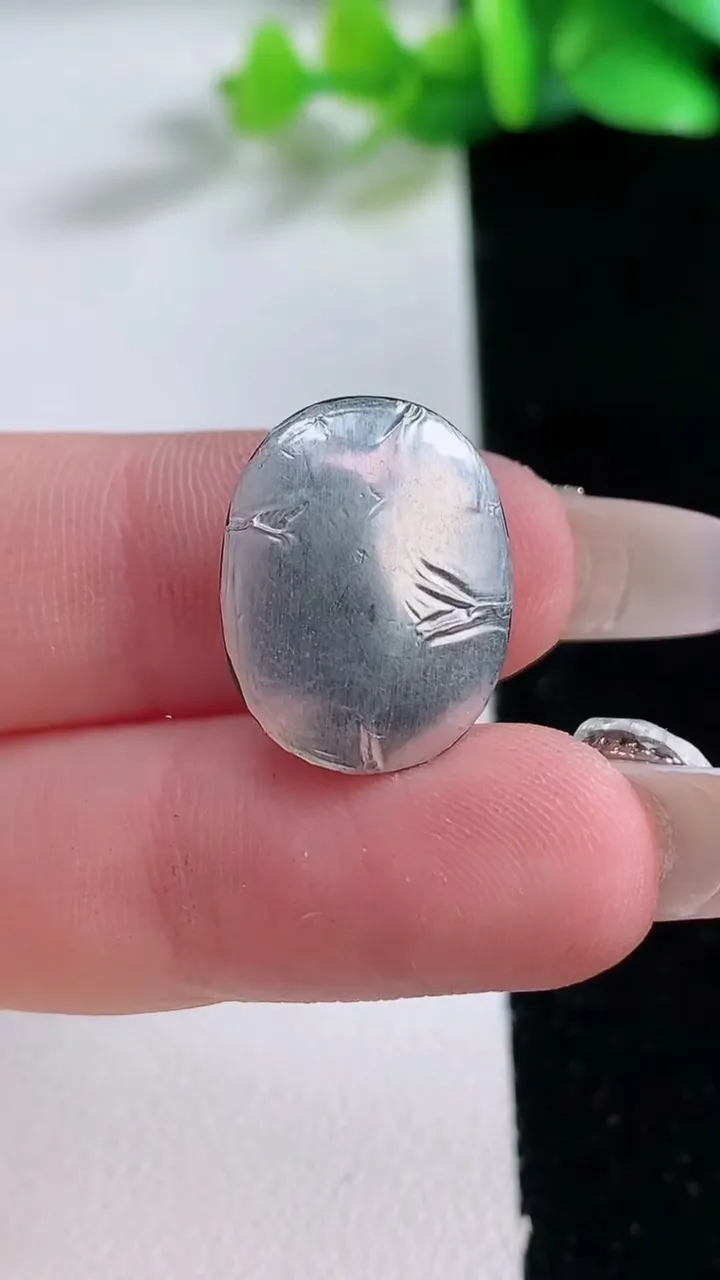 天然A货翡翠蛋面镶嵌件，尺寸18-14-8，重:3.20g
1月2日