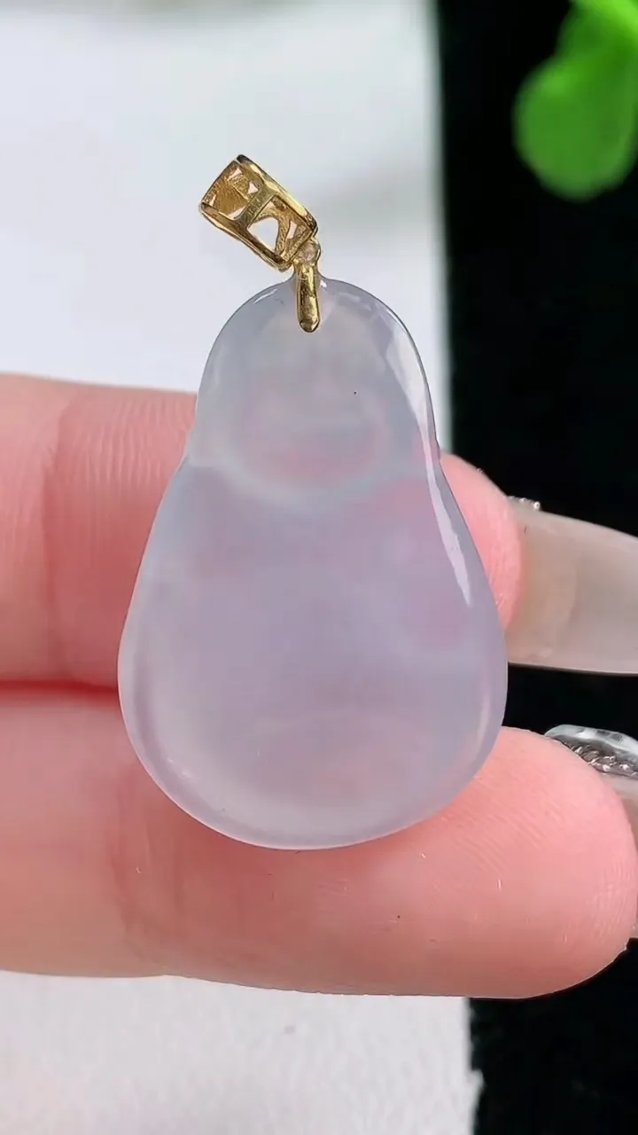 天然A货翡翠种白冰弥勒佛公吊坠，尺寸25.4-17.7-6.4，重量:4.46g
1月2日