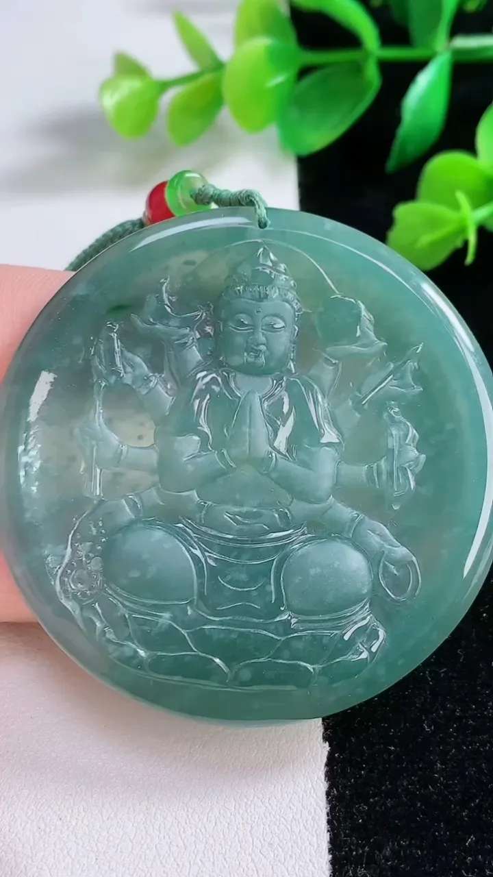 天然A货翡翠蓝水蓝水千手观音菩萨吊坠，尺寸55-5.2，重:29.83g
1月2日
