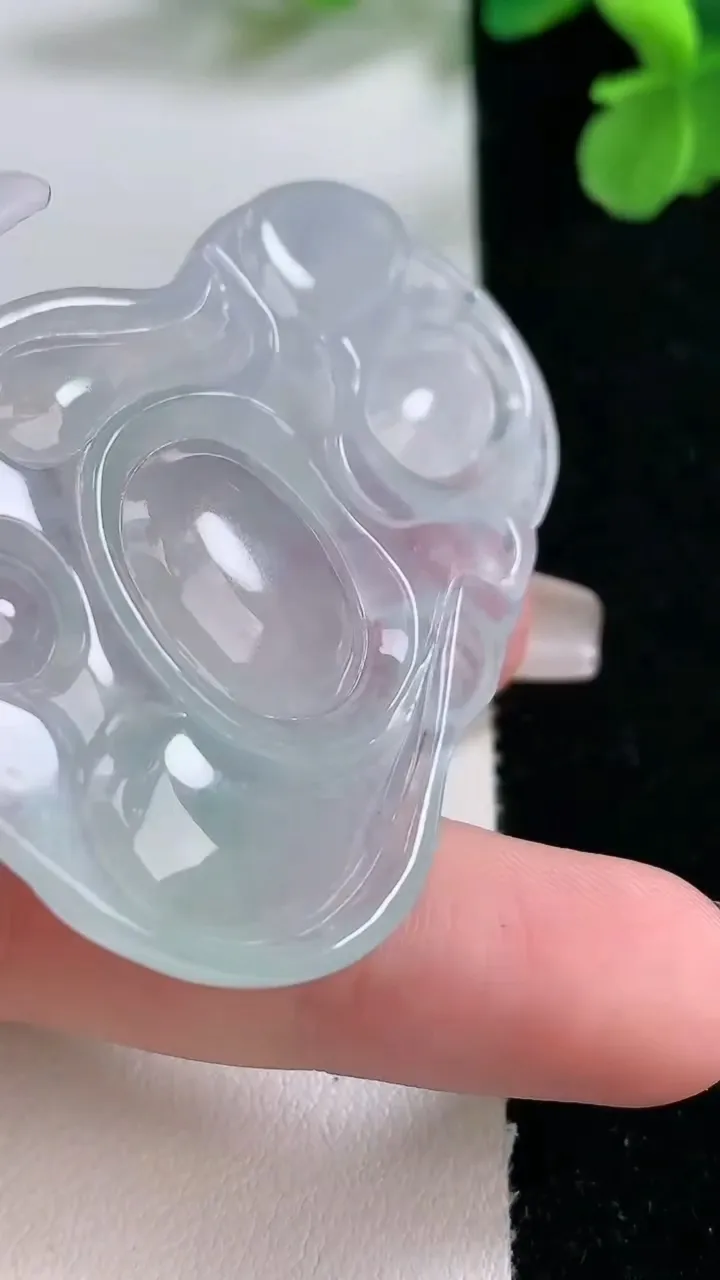 天然A货翡翠布袋佛公吊坠，尺寸51.2-37.4-5.8，重量:20.06g
1月2日