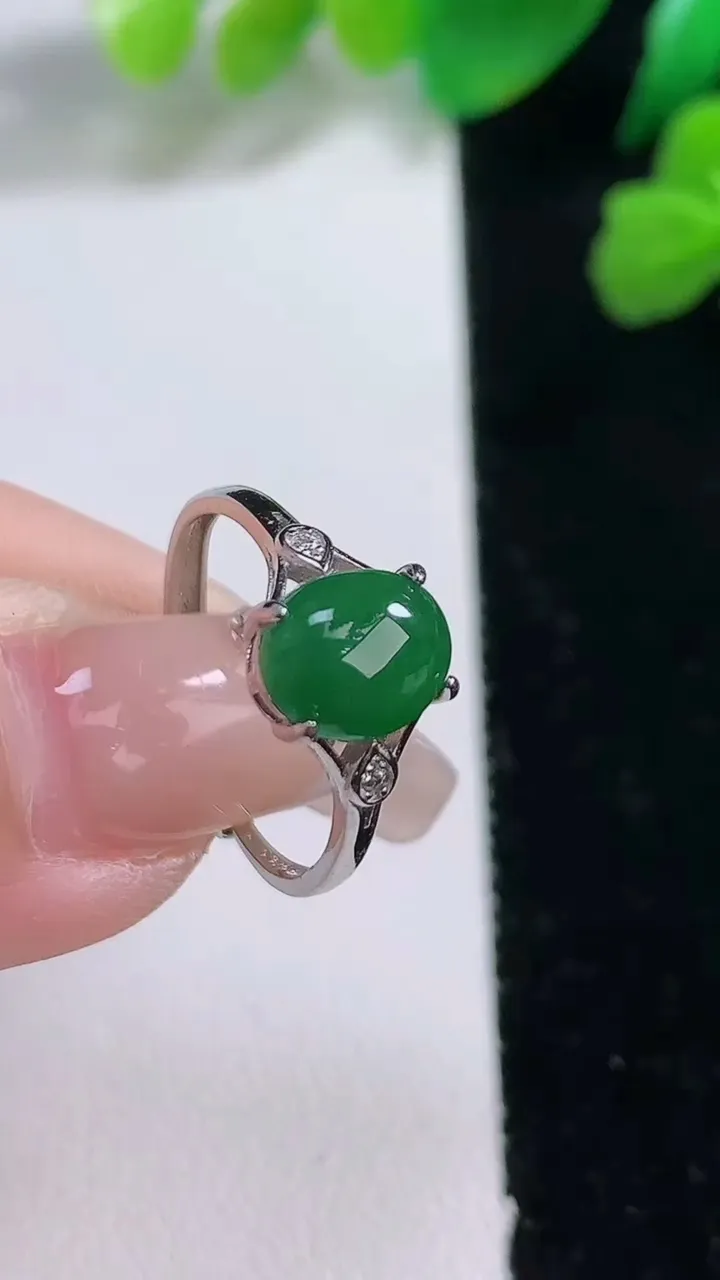 天然A货翡翠蛋面戒指，尺寸8-6.5，重:1.75g2026年1月2日
工厂直销收藏佳品,种好水足，