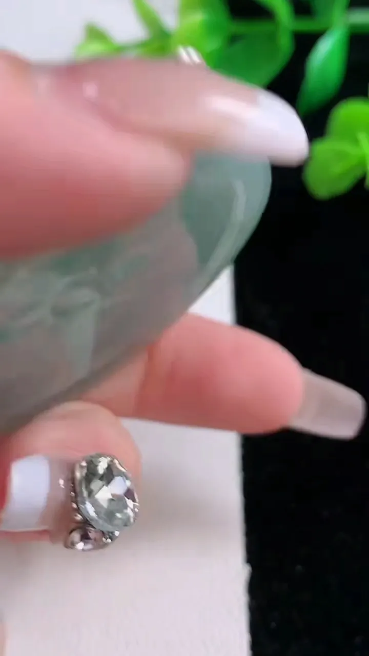 天然A货翡翠文殊菩萨吊坠，尺寸50-4.8，重:23.95g
1月2日