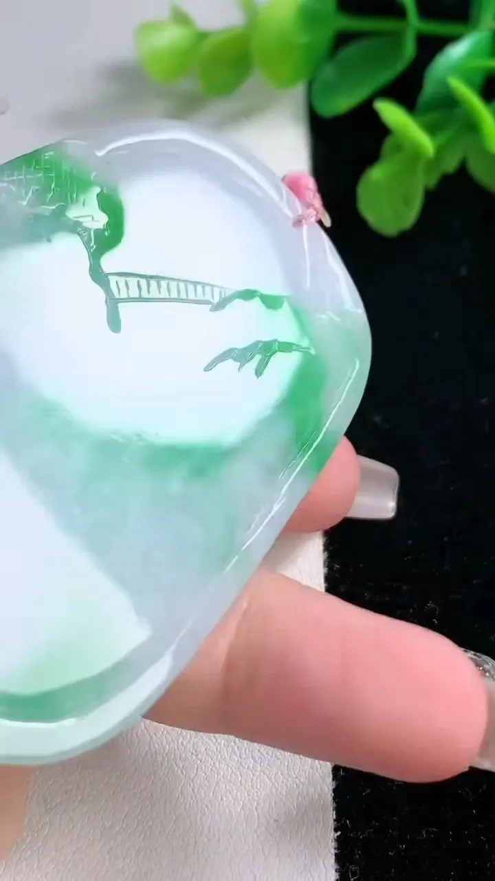 天然A货翡翠山水牌吊坠，尺寸68.3-45.7-5.8，重量:46.65g
1月2日