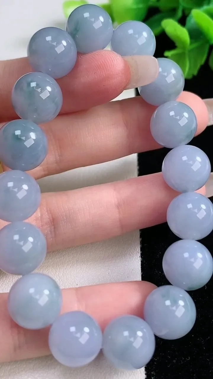 天然A货翡翠种紫罗兰 飘花圆珠手串16颗，尺寸11.8，重量:44.82g1月2日
工厂直销收藏佳品,种好水足，色泽均匀，有种有色，上手高大气！