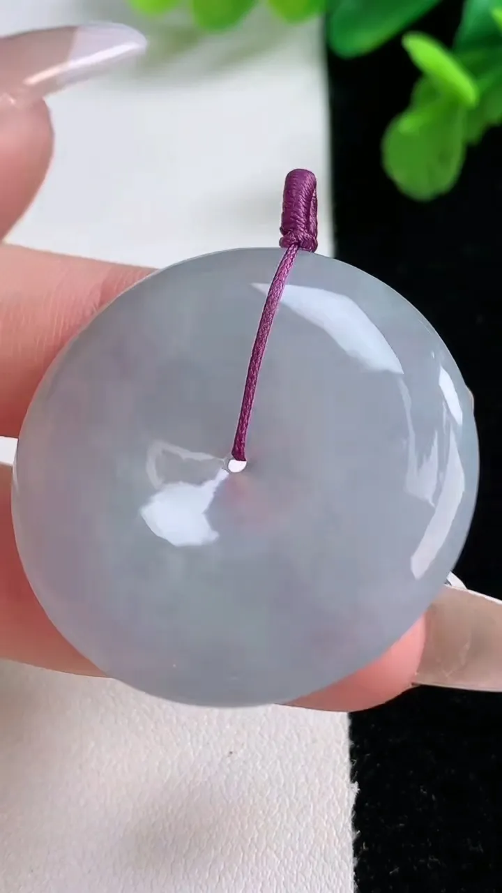 天然A货翡翠冰种紫罗兰平安扣吊坠，尺寸35.4-5.2，重量:14.02g
1月2日