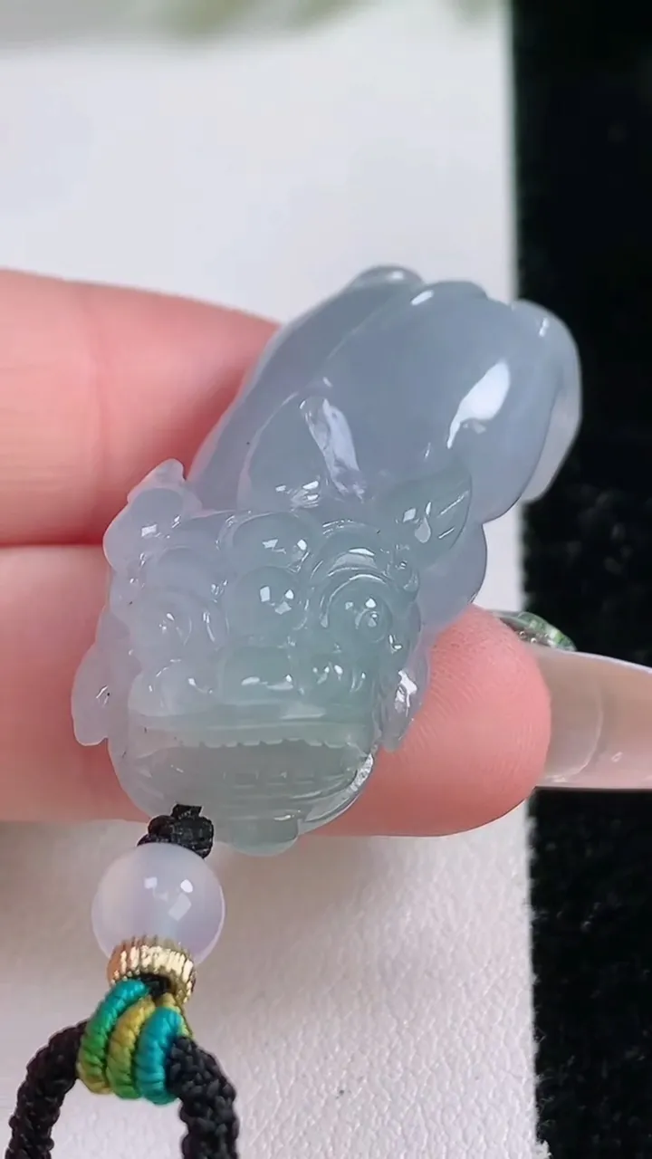 天然A货翡翠貔貅吊坠，尺寸35.7-16.3-11.2，重量:18.12g
1月2日