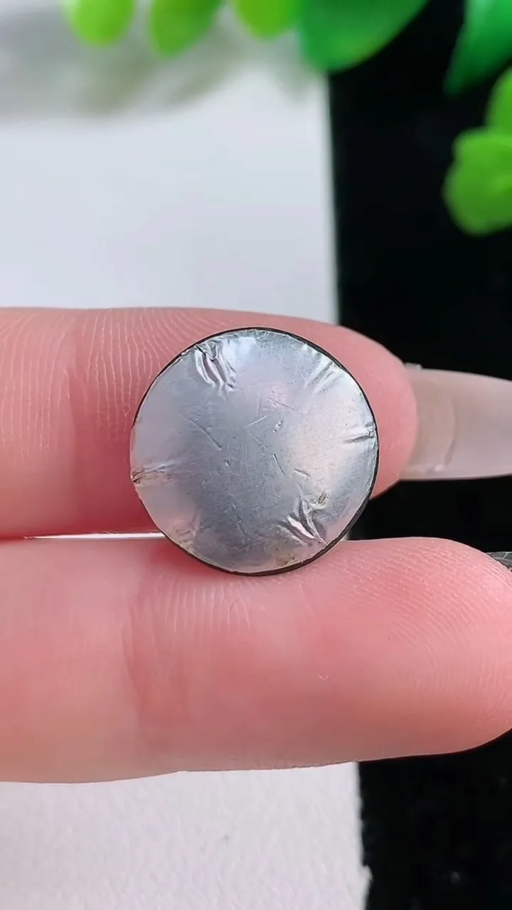 天然A货翡翠蛋面镶嵌件，尺寸15.2-7，重:2.62g
1月2日