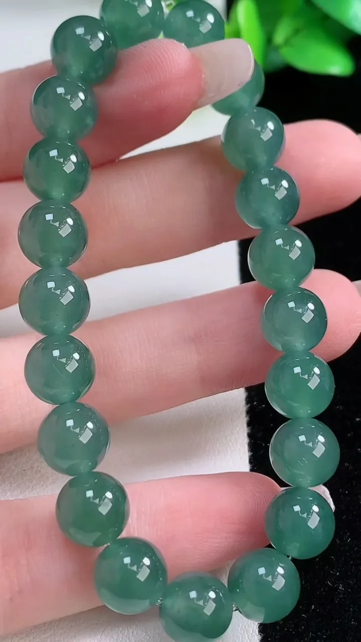 天然A货翡翠种蓝水圆珠手串21颗，尺寸8.8，重:24.38g1月2日
工厂直销收藏佳品,种好水足，