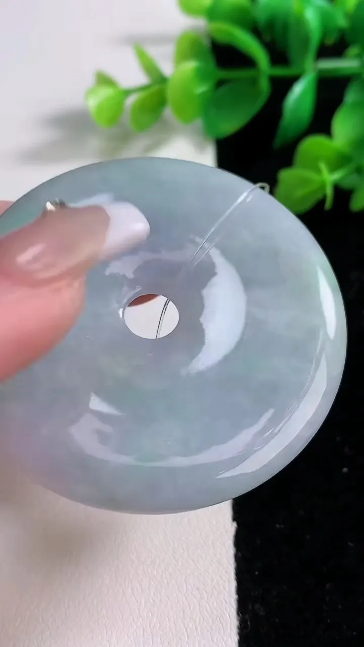 天然A货翡翠春带彩 紫罗兰平安扣吊坠，尺寸55-6.8，重:43.92g
1月2日