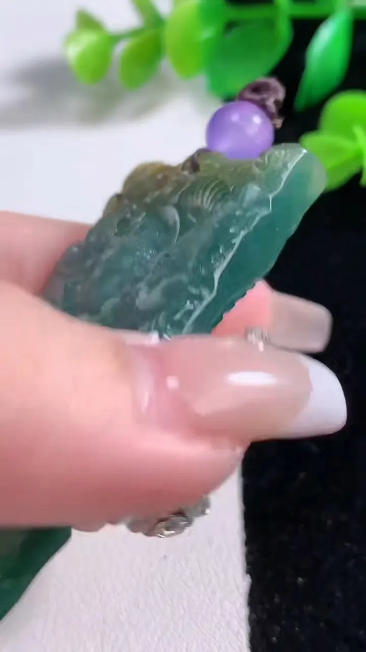 天然A货翡翠双彩蓝水祥龙观音菩萨吊坠，尺寸60-40-7，重:36.63g
1月2日