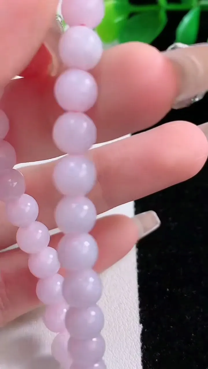 天然A货翡翠紫罗兰圆珠手串，尺寸6.8，重:15.80g1月2日
工厂直销收藏佳品,种好水足，色泽均匀，有种有色，上手高大气！