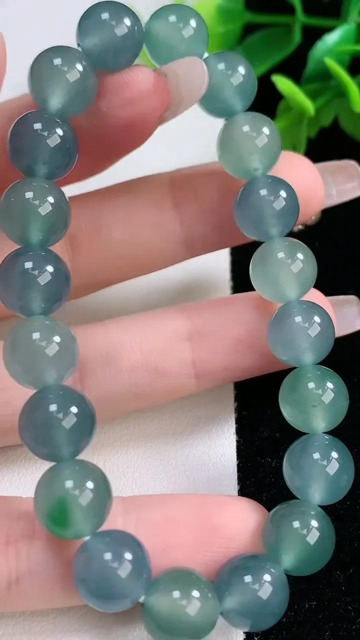 天然A货翡翠种蓝水圆珠手串20颗，尺寸9.8，重量:33.32g1月2日
工厂直销收藏佳品,种好水足