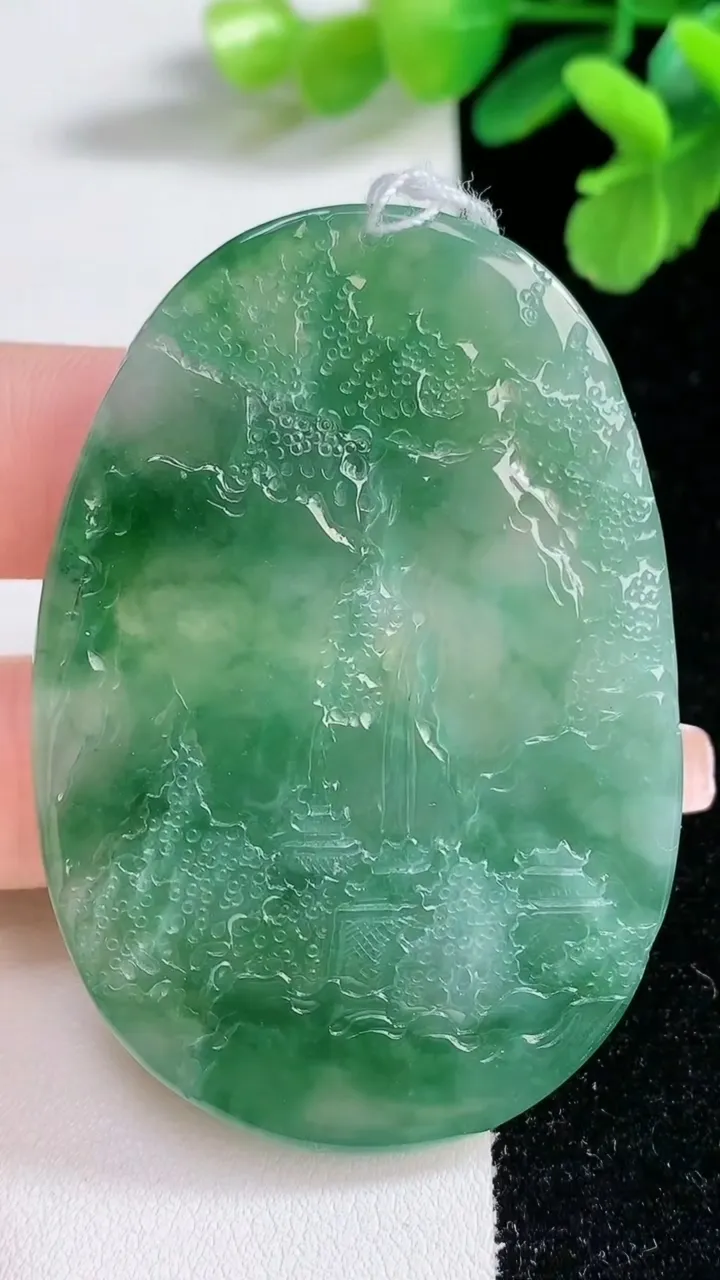 天然A货翡翠山水牌吊坠，尺寸62-43-6.5，重量:38.45g
1月2日