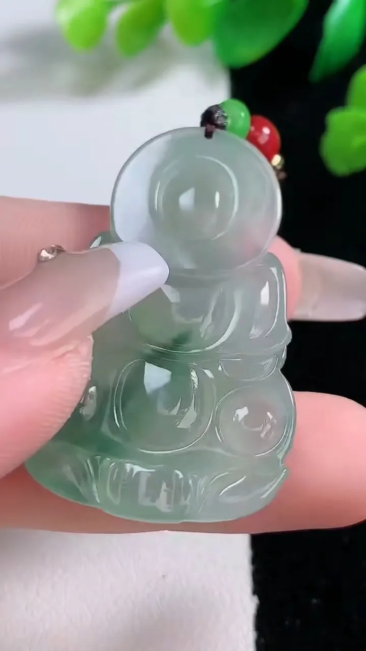 天然A货翡翠冰种飘花观音菩萨吊坠，尺寸43.3-26-5，重:9.76g
1月2日