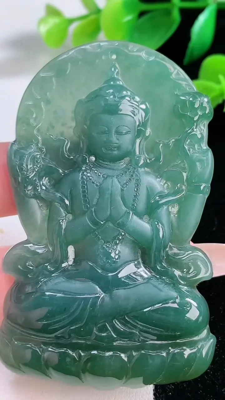 天然A货翡翠蓝水度母观音菩萨吊坠，尺寸69.8-41.7-6.6，重:32.67g
1月2日