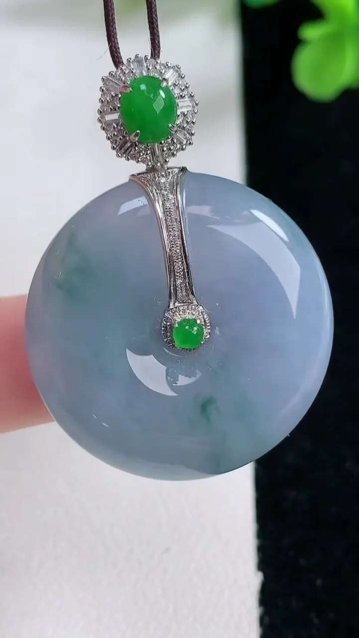 天然A货翡翠种紫罗兰 飘花平安扣吊坠，尺寸28.5-7.6，重量:14.58g
1月2日