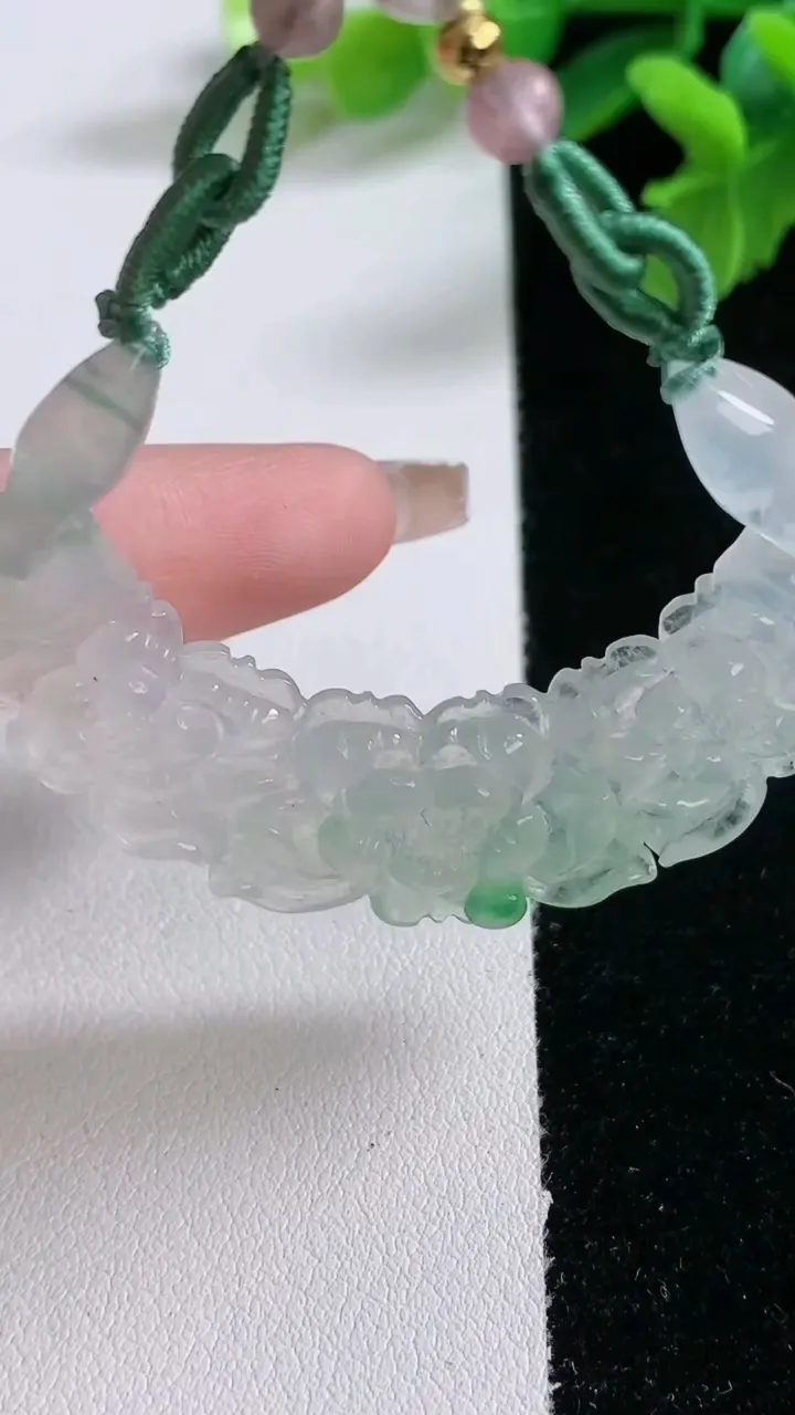 天然A货翡翠花开富贵平安锁吊坠，尺寸167-52.5-5.3，重量:15.60g
1月2日