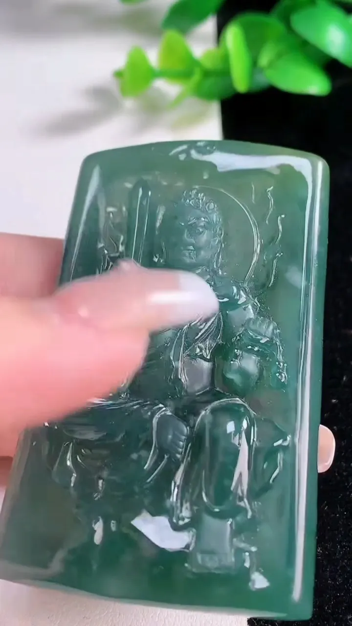 天然A货翡翠蓝水不动明王吊坠，尺寸65-41-8，重:47.66g
1月2日