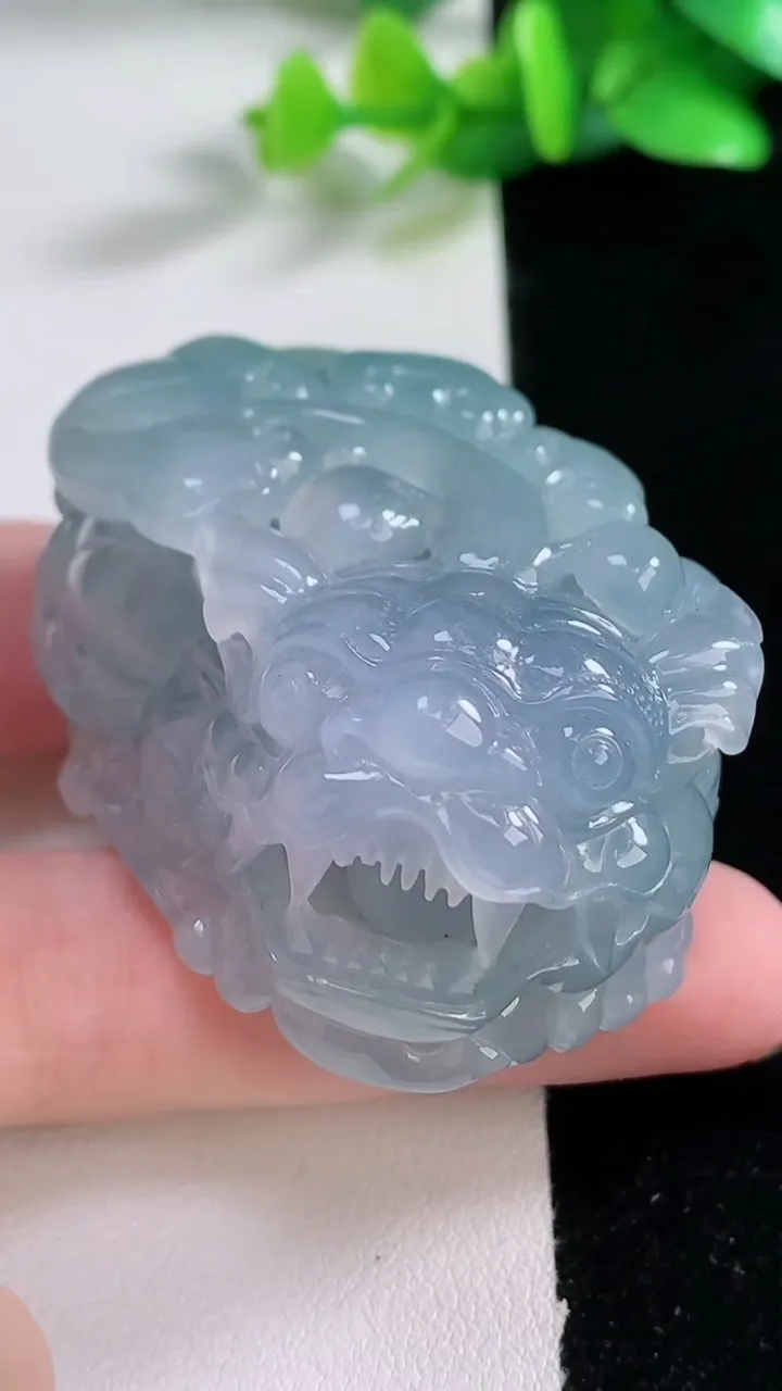 天然A货翡翠种紫罗兰貔貅吊坠，尺寸50-33-26，重:93.84g
1月2日