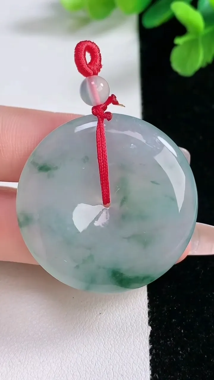 天然A货翡翠葫芦戒指，尺寸17-12.4-9.3-8.4，重量:2.94g2026年1月2日
工厂直销收藏佳品,种好水足，色泽均匀，有种有色，上手高大气！