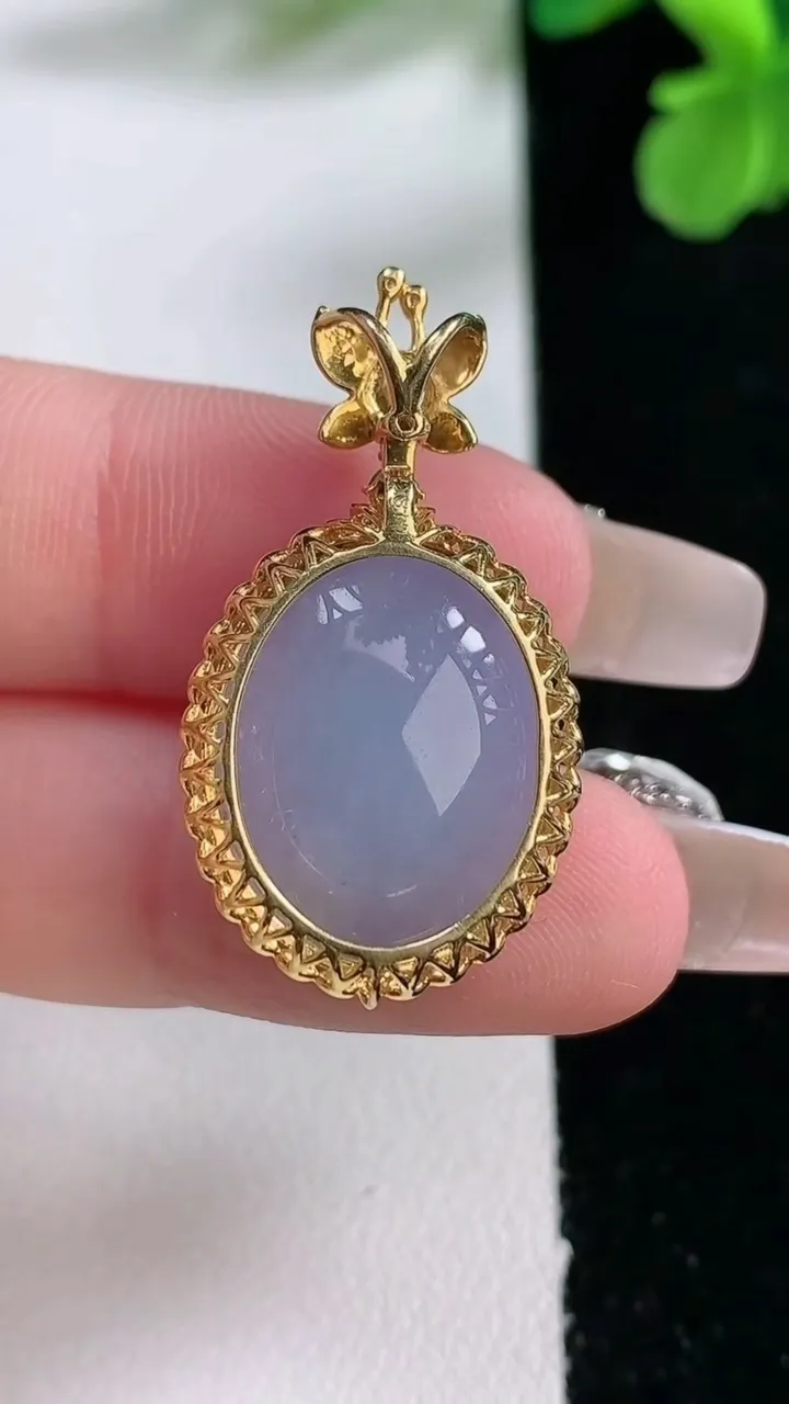 天然A货翡翠18k金紫罗兰蛋面吊坠，尺寸322-17-8.5裸石18-14.8，重量:5.49g
1月2日