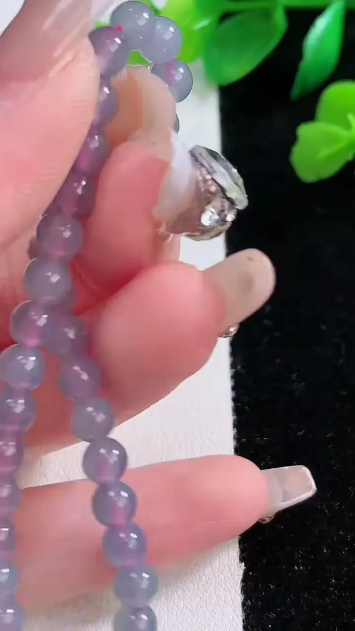 天然A货翡翠种紫罗兰圆珠手串34颗，尺寸5.3，重:9.13g1月2日
工厂直销收藏佳品,种好水足，色泽均匀，有种有色，上手高大气！