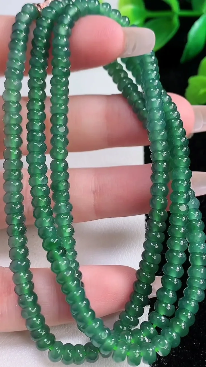 天然A货翡翠算盘珠项链217颗，尺寸4.7-2.7，重量:28.81g1月2日
工厂直销收藏佳品,种好水足，色泽均匀，有种有色，上手高大气！