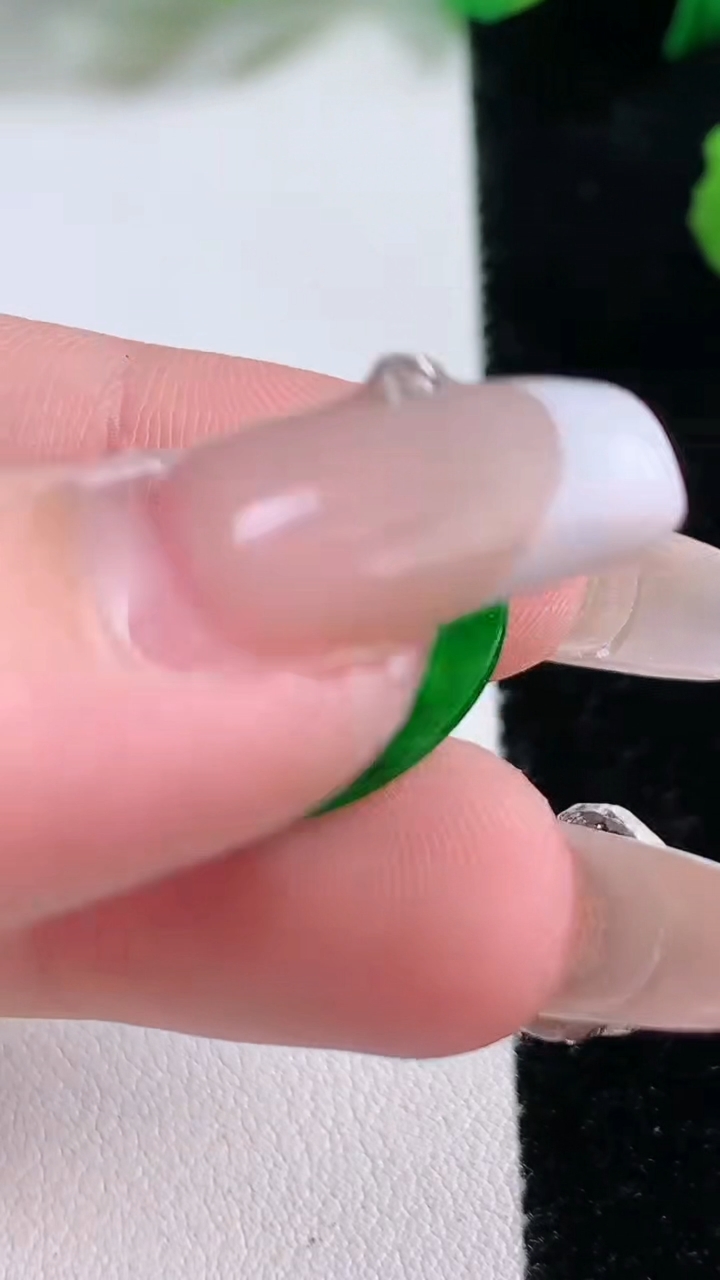 天然A货翡翠无事牌镶嵌件，尺寸19.2-1，重:0.85g
1月2日