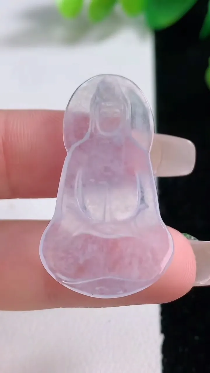 天然A货翡翠观音菩萨吊坠，尺寸35.5-21-2.4，重量:3.17g
1月2日