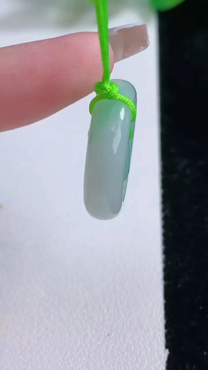 天然A货翡翠母子平安扣吊坠，尺寸23-5.7，重量:6.05g
1月2日