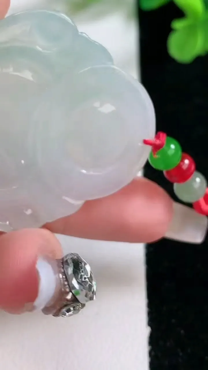 天然A货翡翠佛公吊坠，尺寸36.6-40-6.2，重量:15.17g
1月2日