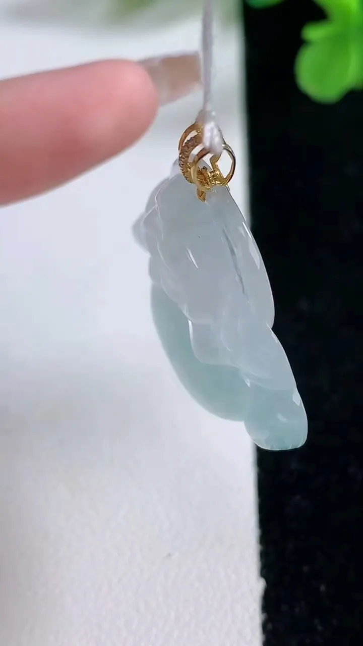 天然A货翡翠种飘花佛公吊坠，尺寸29.5-31.7-7，重量:9.73g
1月2日