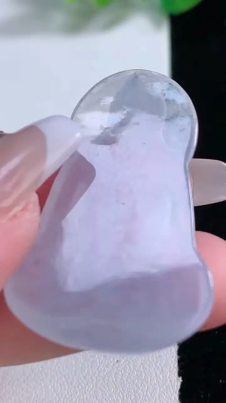 天然A货翡翠冰种紫罗兰观音菩萨镶嵌件，尺寸41.4-26.5-3.8，重量:7.27g
1月2日