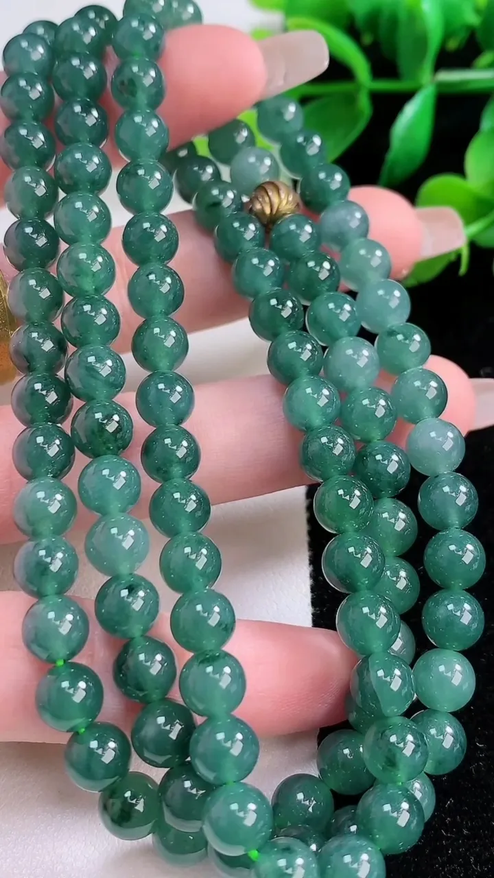 天然A货翡翠圆珠项链108颗，尺寸7，重:60.30g
1月2日