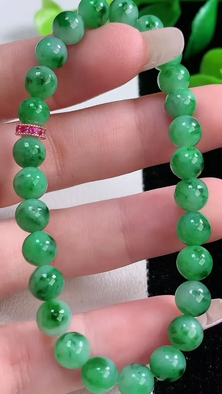 天然A货翡翠圆珠手串27颗，尺寸6.4,重:13.48g1月2日
工厂直销收藏佳品,种好水足，色泽均