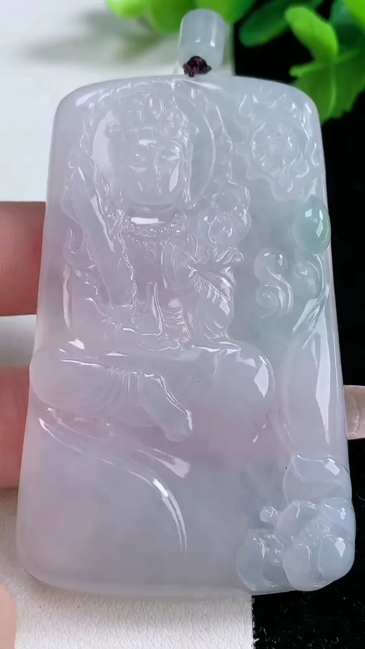 天然A货翡翠虚空藏菩萨吊坠，尺寸68-42-5.8，重量:39.54g
1月2日