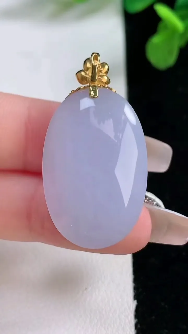 天然A货翡翠18k金紫罗兰蛋面吊坠，尺寸29.7-19-11，重量:11.89g
1月2日