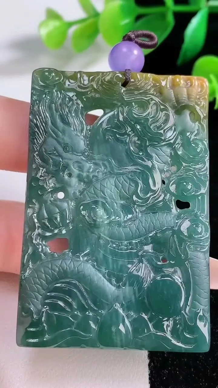 天然A货翡翠双彩蓝水祥龙观音菩萨吊坠，尺寸60-40-7，重:36.63g
1月2日