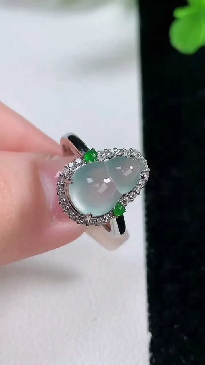 天然A货翡翠葫芦戒指，尺寸17-12-7.7-8.7，重量:2.98g2026年1月2日
工厂直销收