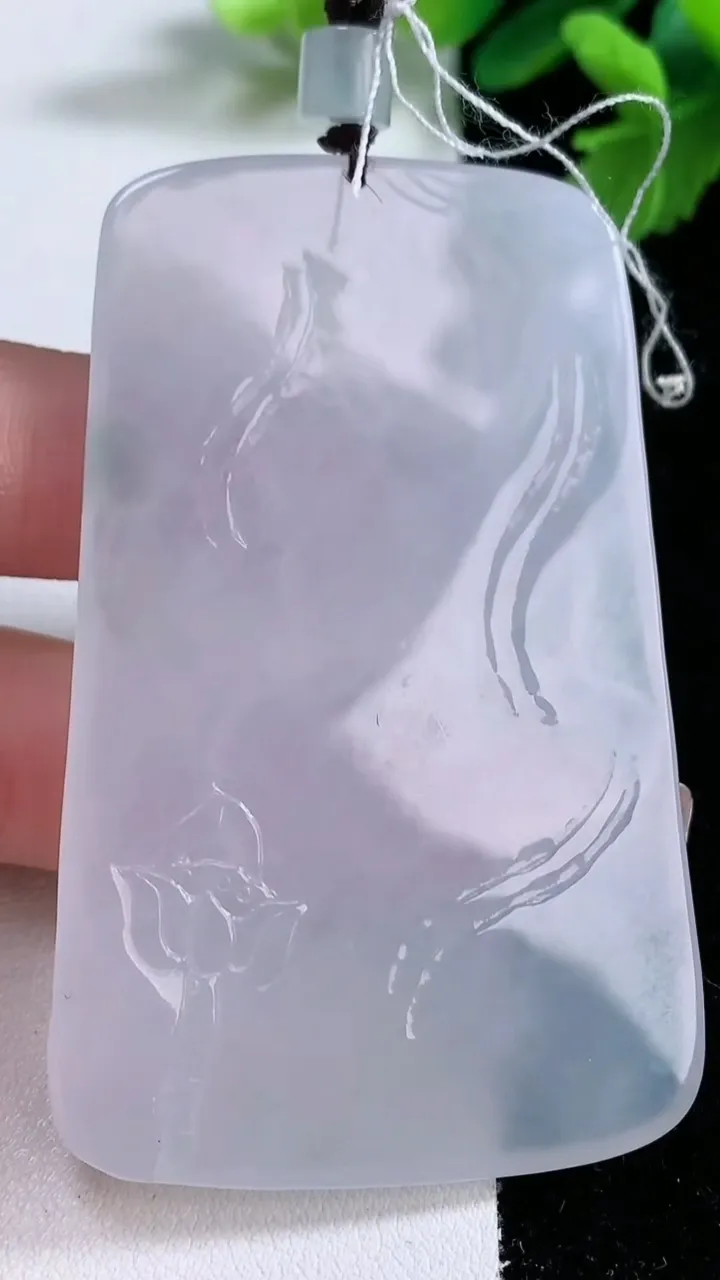 天然A货翡翠虚空藏菩萨吊坠，尺寸68-42-5.8，重量:39.54g
1月2日