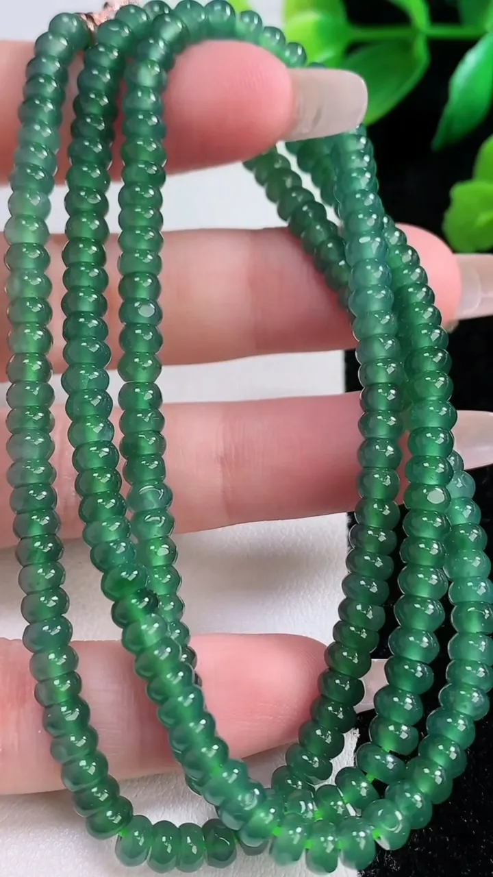 天然A货翡翠算盘珠项链217颗，尺寸4.7-2.7，重量:28.81g1月2日
工厂直销收藏佳品,种