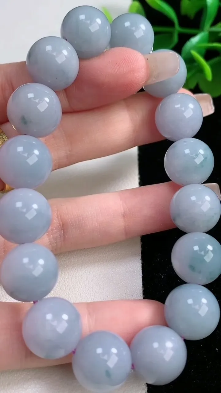 天然A货翡翠紫罗兰 飘花圆珠手串16颗，尺寸13.2，重量:63.00g1月2日
工厂直销收藏佳品,种好水足，色泽均匀，有种有色，上手高大气！