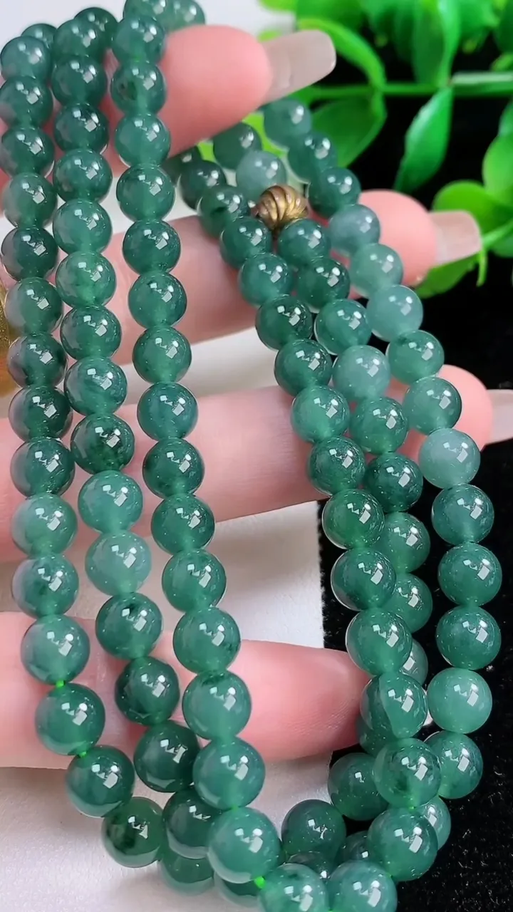 天然A货翡翠圆珠项链108颗，尺寸7，重:60.30g
1月2日