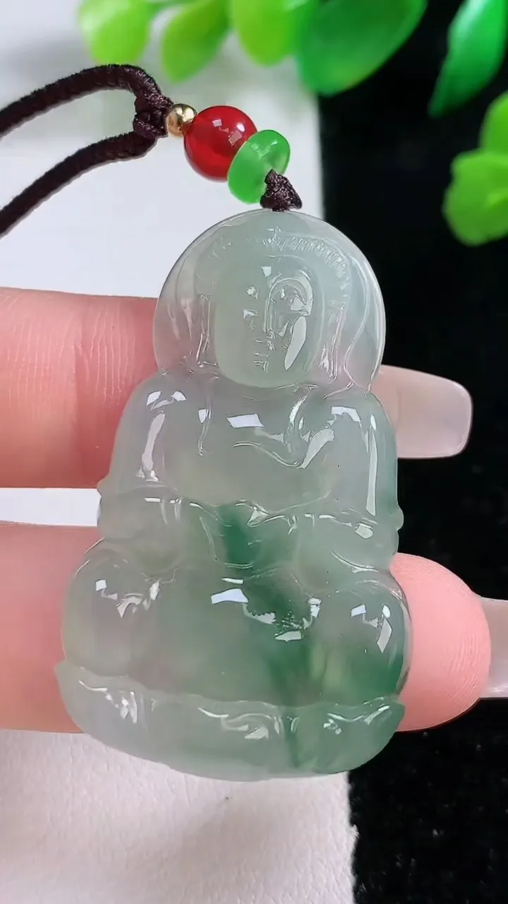 天然A货翡翠冰种飘花观音菩萨吊坠，尺寸43.3-26-5，重:9.76g
1月2日