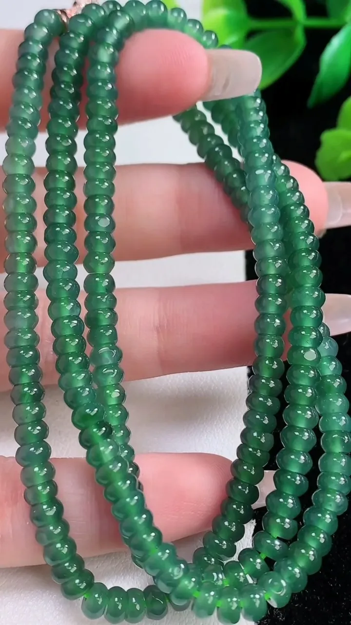 天然A货翡翠算盘珠项链217颗，尺寸4.7-2.7，重量:28.81g1月2日
工厂直销收藏佳品,种好水足，色泽均匀，有种有色，上手高大气！