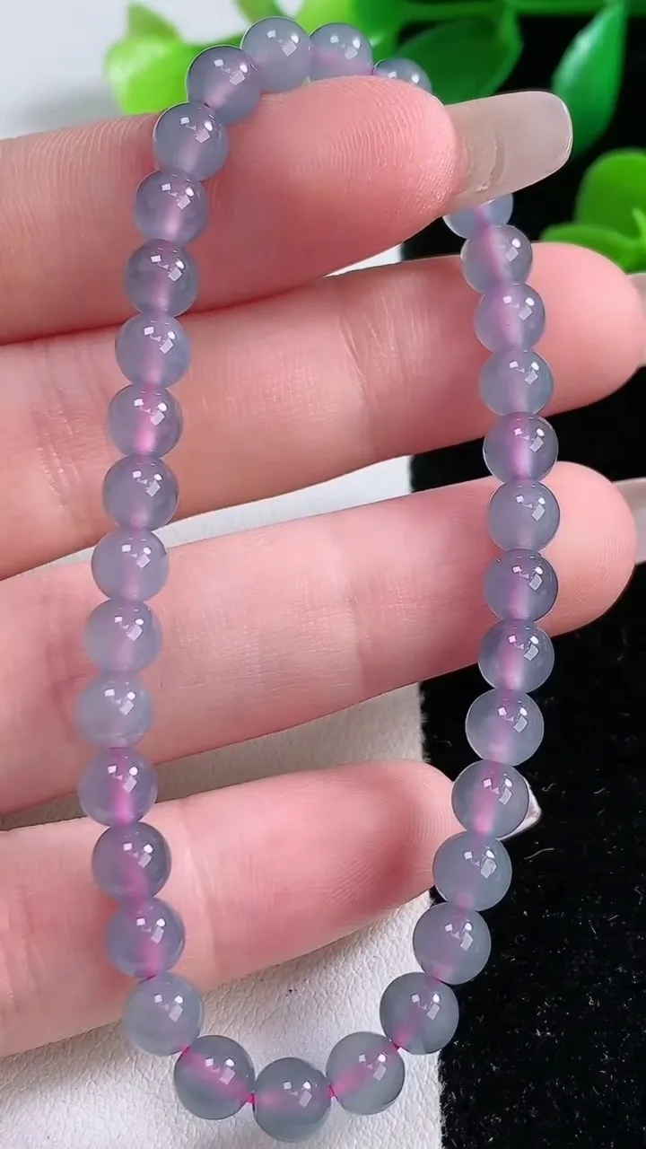 天然A货翡翠种紫罗兰圆珠手串34颗，尺寸5.3，重:9.13g1月2日
工厂直销收藏佳品,种好水足，色泽均匀，有种有色，上手高大气！