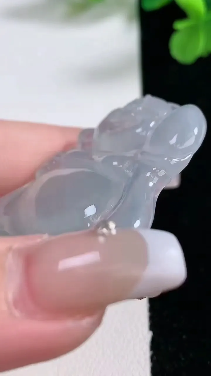 天然A货翡翠布袋佛公吊坠，尺寸51.2-37.4-5.8，重量:20.06g
1月2日