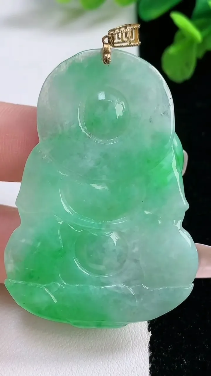 天然A货翡翠观音菩萨吊坠，尺寸53-37.4-5，重量:19.74g
1月2日